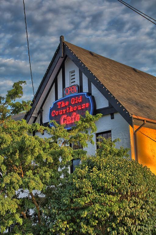 The Old Courthouse Inn Powell River Eksteriør bilde