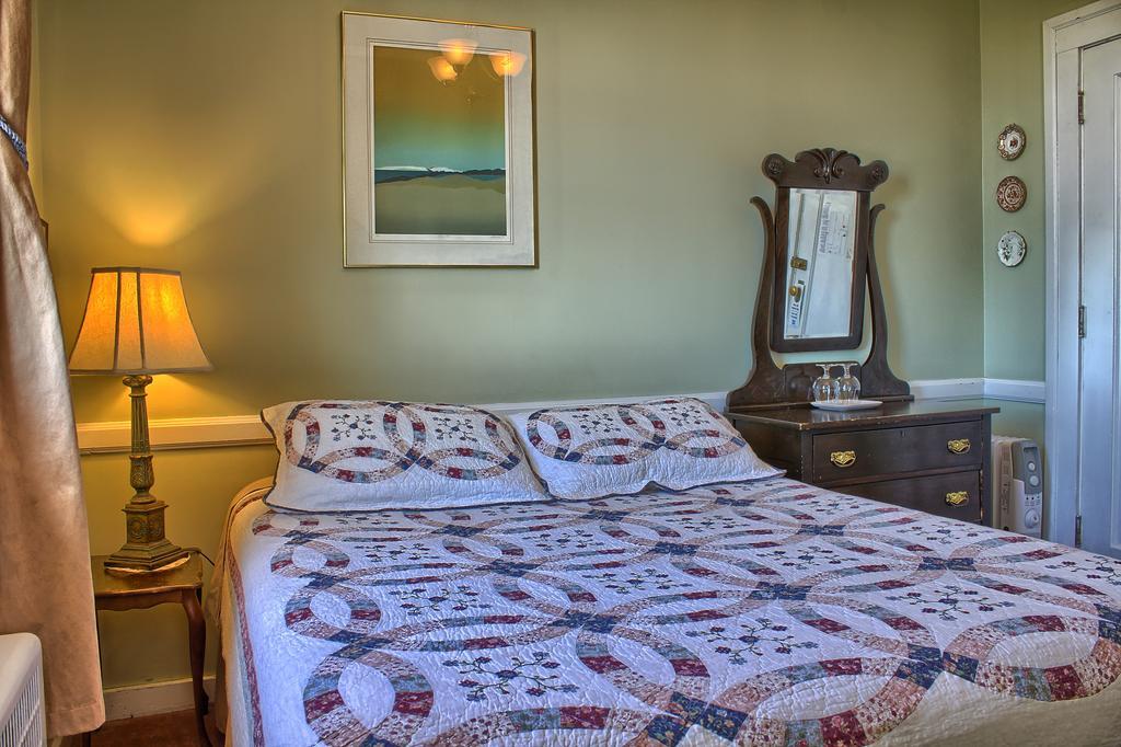 The Old Courthouse Inn Powell River Rom bilde